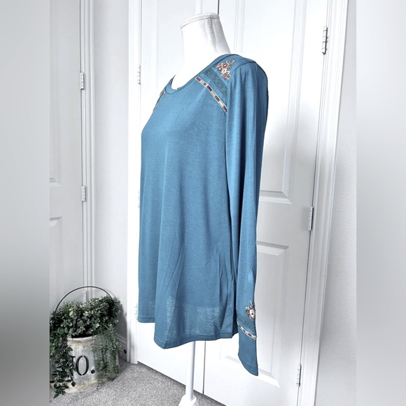 Savannah Jane teal embroidered top - Picture 4 of 9